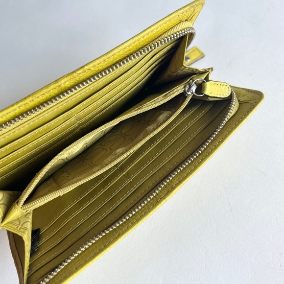 Fossil Yellow Genuine Leather Zip Closure Wallet - Picture 9 of 15